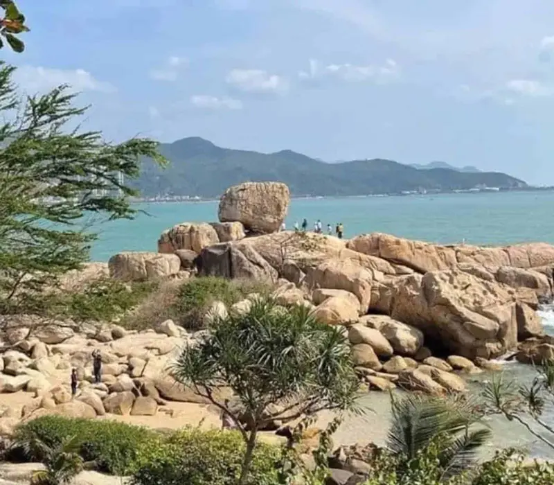 Khám phá Hòn Chồng Nha Trang: Thắng cảnh nổi tiếng bên vịnh