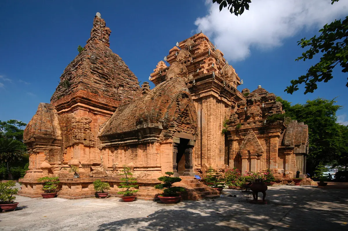 Tháp bà Ponagar Nha Trang: Quần thể kiến trúc Chăm Pa cổ xưa