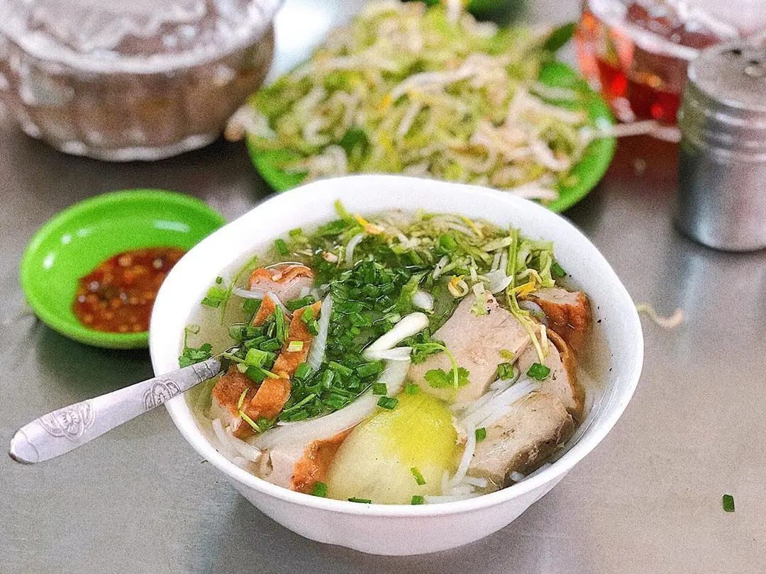 C&agrave;n qu&eacute;t c&aacute;c qu&aacute;n ăn Nha Trang chỉ từ 200k 3