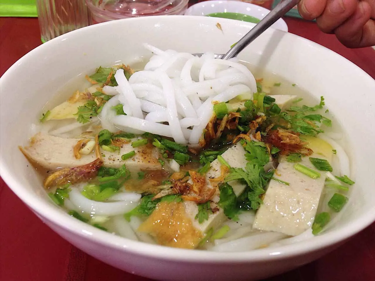 C&oacute; g&igrave; hấp dẫn trong t&ocirc; b&aacute;nh canh chả c&aacute; Nha Trang? 3