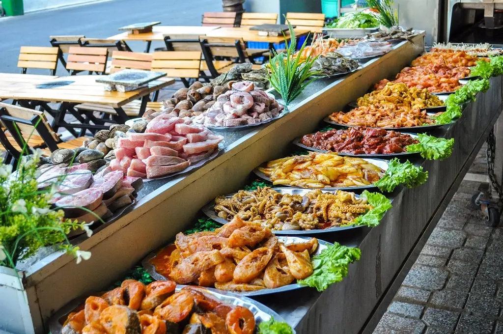 Đại n&aacute;o bữa tiệc hơn 100 m&oacute;n tại Zallo Buffet Restaurant Nha Trang 4