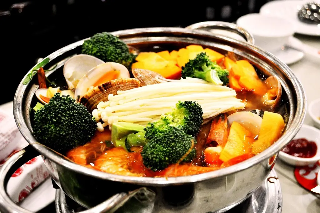 Đại n&aacute;o bữa tiệc hơn 100 m&oacute;n tại Zallo Buffet Restaurant Nha Trang 7