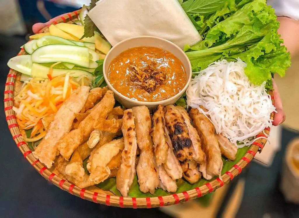 Điểm t&ecirc;n 10 qu&aacute;n nem nướng Nha Trang ngon qu&ecirc;n lối về 3