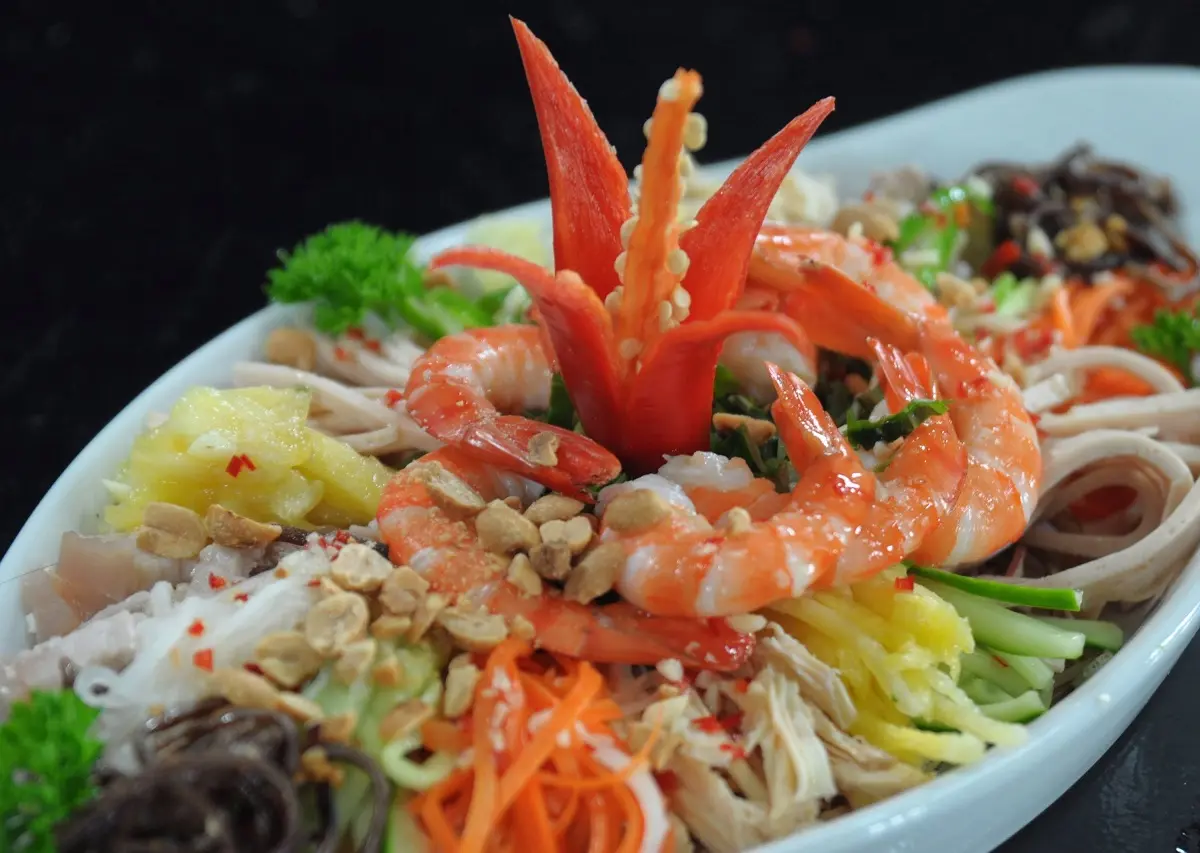 Gh&eacute; ngay Nh&agrave; h&agrave;ng Ho&agrave;ng Sa ngay giữa l&ograve;ng th&agrave;nh phố Nha Trang 6