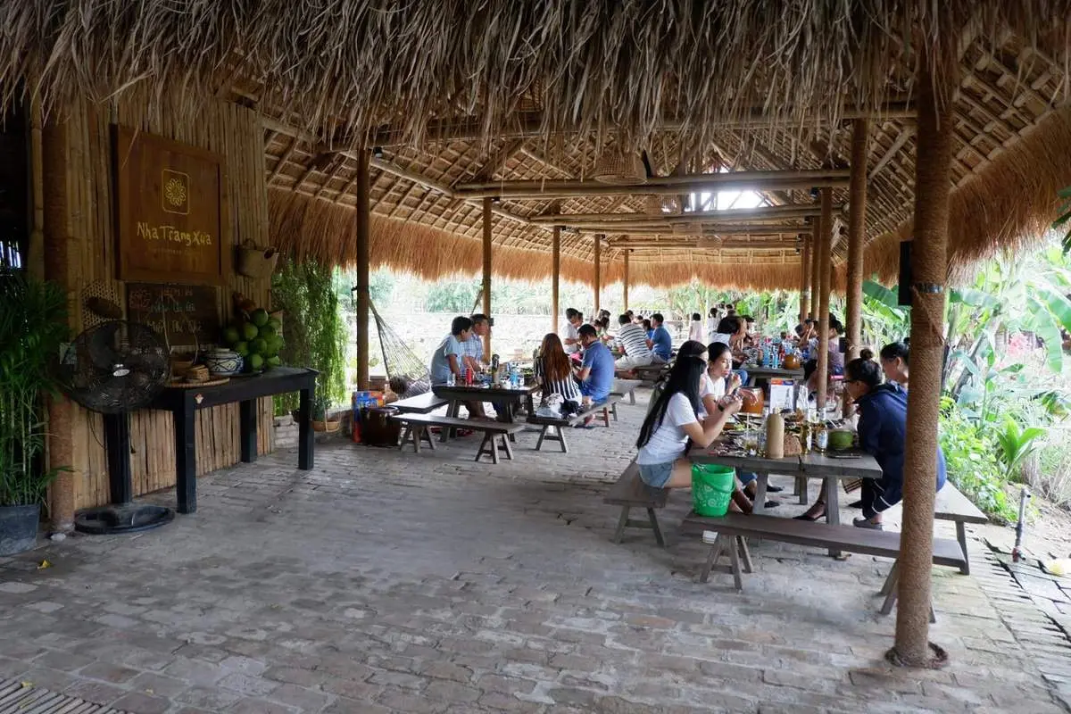 Ho&agrave;i cổ trong kh&ocirc;ng gian văn h&oacute;a - ẩm thực tại nh&agrave; h&agrave;ng Nha Trang Xưa 15