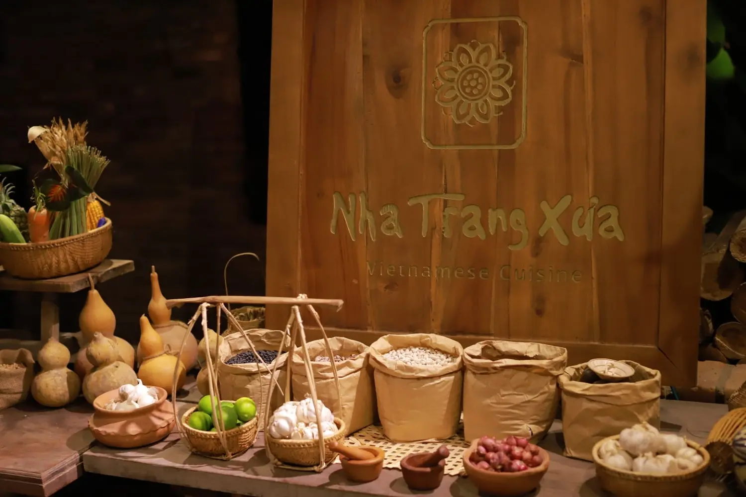Ho&agrave;i cổ trong kh&ocirc;ng gian văn h&oacute;a - ẩm thực tại nh&agrave; h&agrave;ng Nha Trang Xưa 7