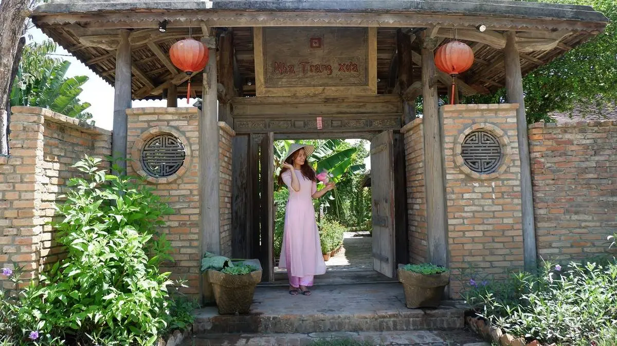 Ho&agrave;i cổ trong kh&ocirc;ng gian văn h&oacute;a - ẩm thực tại nh&agrave; h&agrave;ng Nha Trang Xưa 2