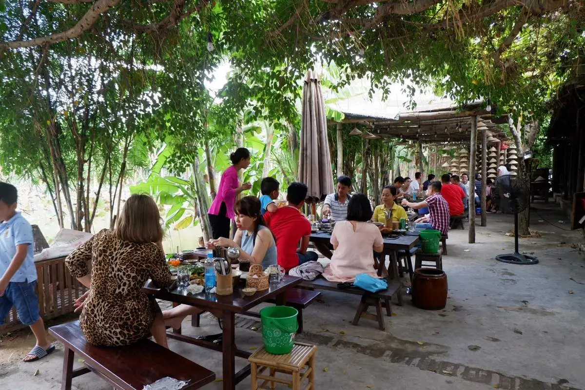 Ho&agrave;i cổ trong kh&ocirc;ng gian văn h&oacute;a - ẩm thực tại nh&agrave; h&agrave;ng Nha Trang Xưa 14