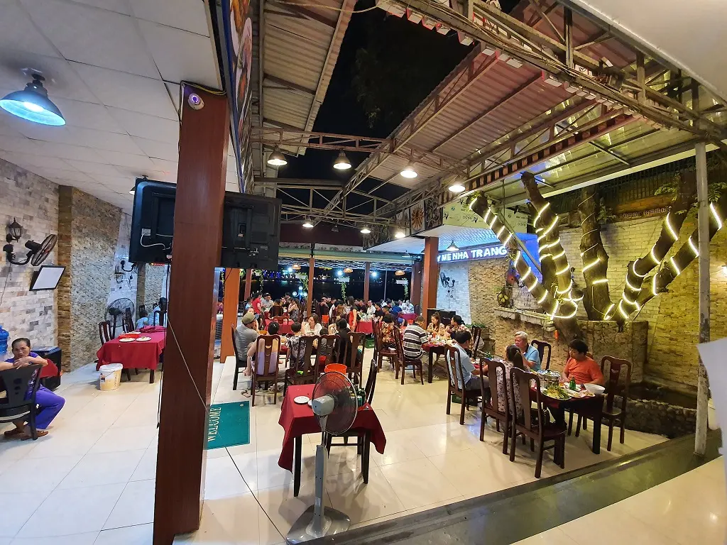Kh&aacute;m ph&aacute; thi&ecirc;n đường hải sản tại Nh&agrave; h&agrave;ng C&acirc;y Me Nha Trang 2