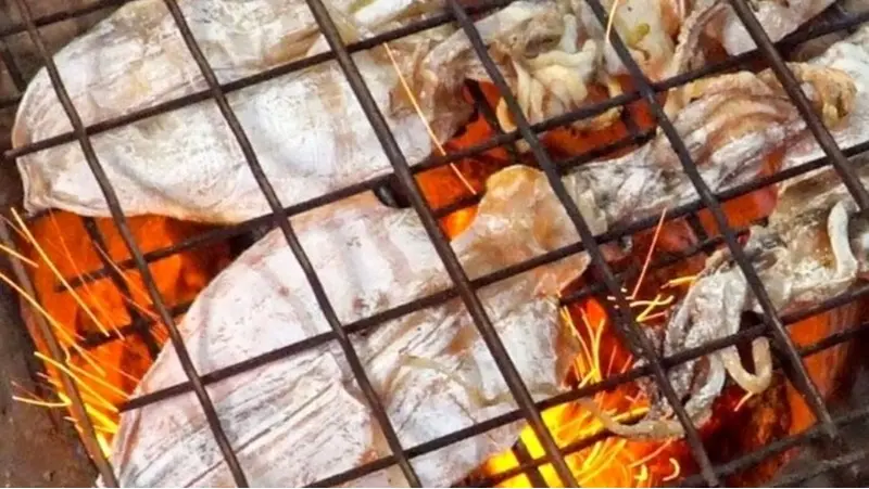 Mực rim me Nha Trang: Đặc sản cay ngọt khiến ai cũng m&ecirc; mẩn 8