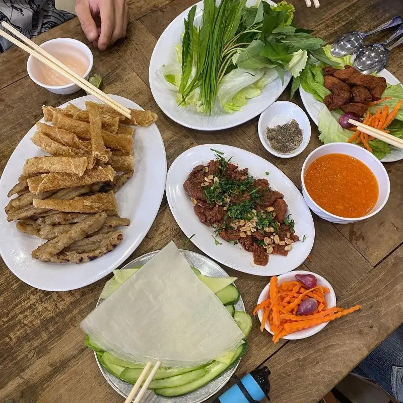 Nem nướng Đặng Văn Quy&ecirc;n: Địa chỉ ẩm thực nức tiếng Nha Trang 3