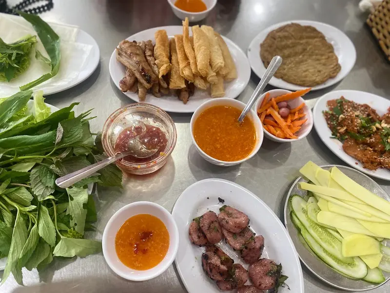Nem nướng Đặng Văn Quy&ecirc;n: Địa chỉ ẩm thực nức tiếng Nha Trang 2
