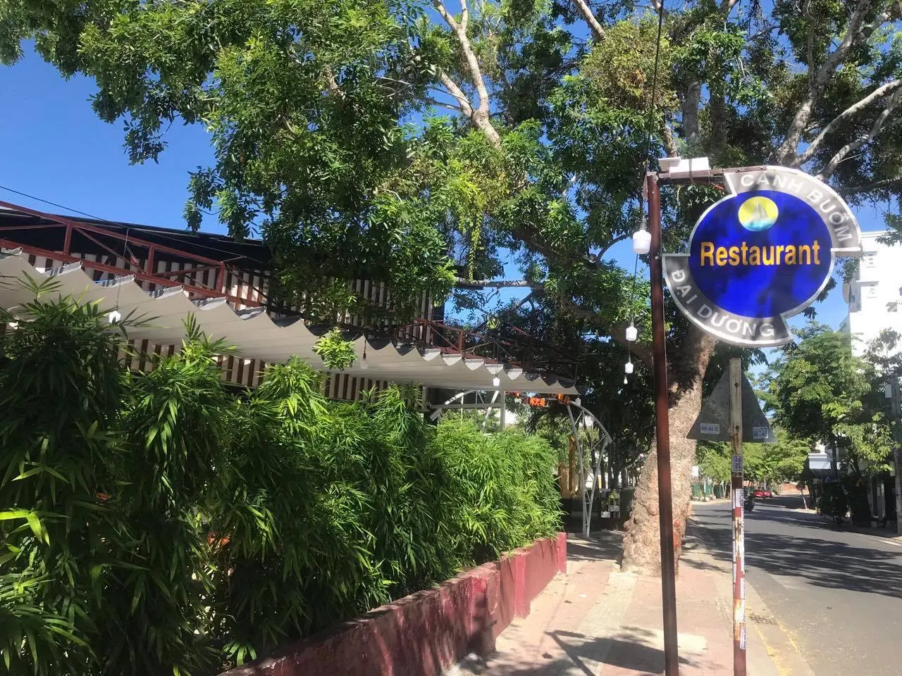 Nh&agrave; H&agrave;ng C&aacute;nh Buồm Đại Dương - Thường thức hải sản tươi sống trong kh&ocirc;ng gian rộng r&atilde;i 16