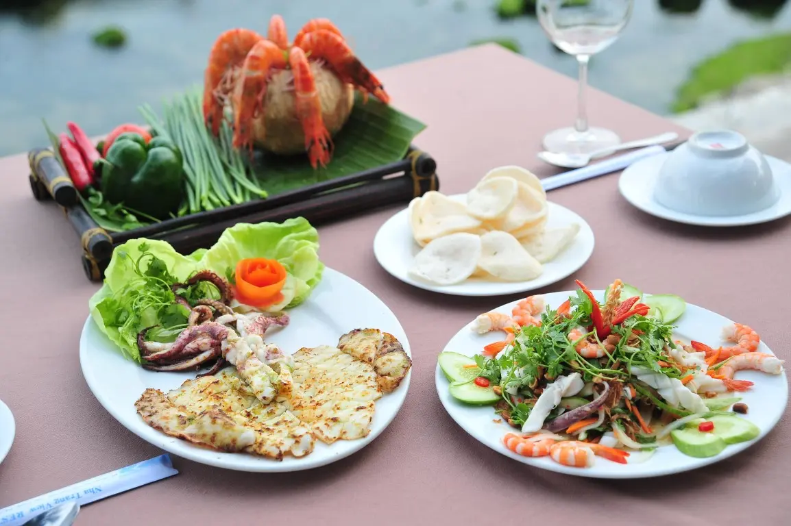 Nha Trang View Restaurant - Nh&agrave; h&agrave;ng được đ&aacute;nh gi&aacute; cao với chứng chỉ phục vụ xuất sắc 2017 33
