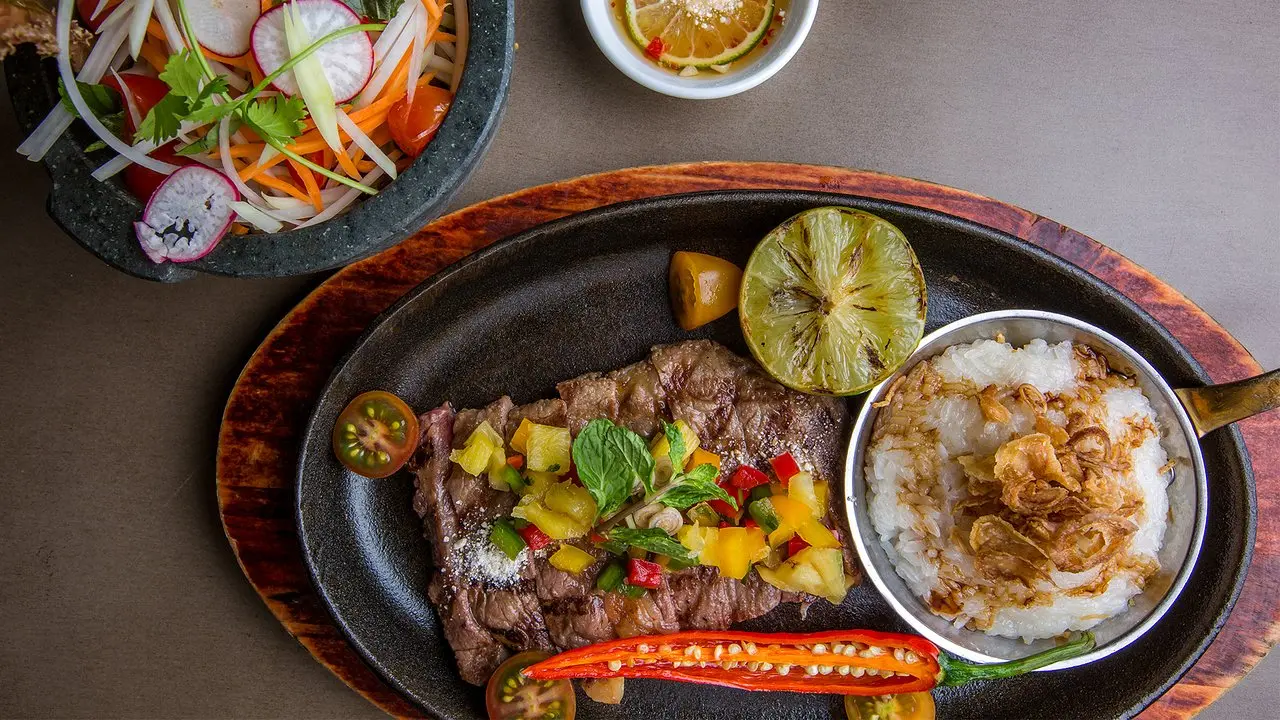 Thưởng thức v&ocirc; số m&oacute;n ăn ngon mang thương hiệu biển tại Nha Trang Fusion House 9