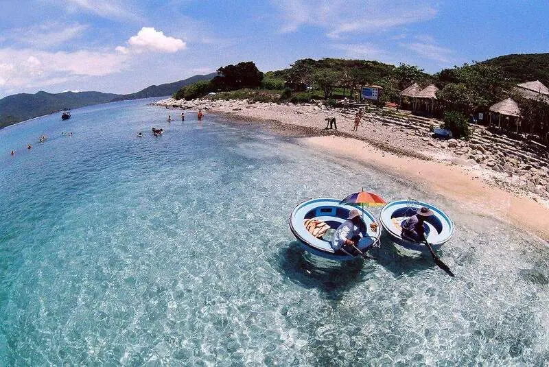 9 b&atilde;i biển Nha Trang đẹp say l&ograve;ng du kh&aacute;ch 9