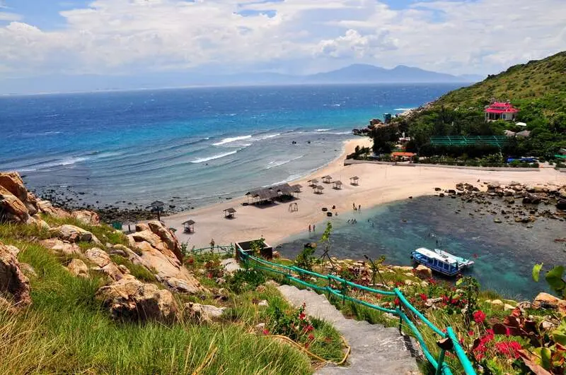 9 b&atilde;i biển Nha Trang đẹp say l&ograve;ng du kh&aacute;ch 7