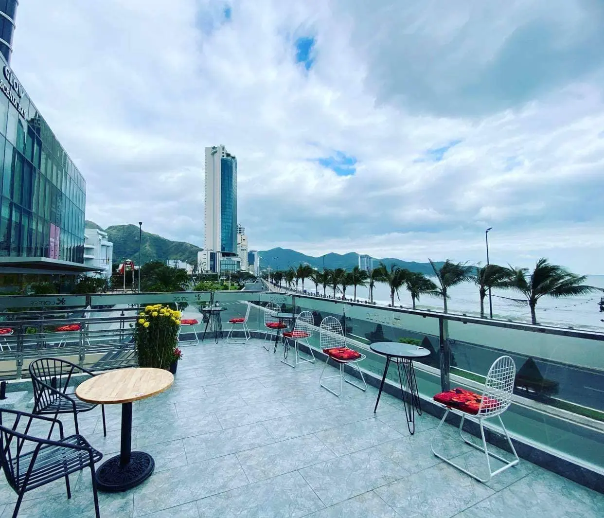 Ấn tượng kh&ocirc;ng gian cực đỉnh tại qu&aacute;n K Coffee view biển qua bộ ảnh của Trần Thanh Thảo 3