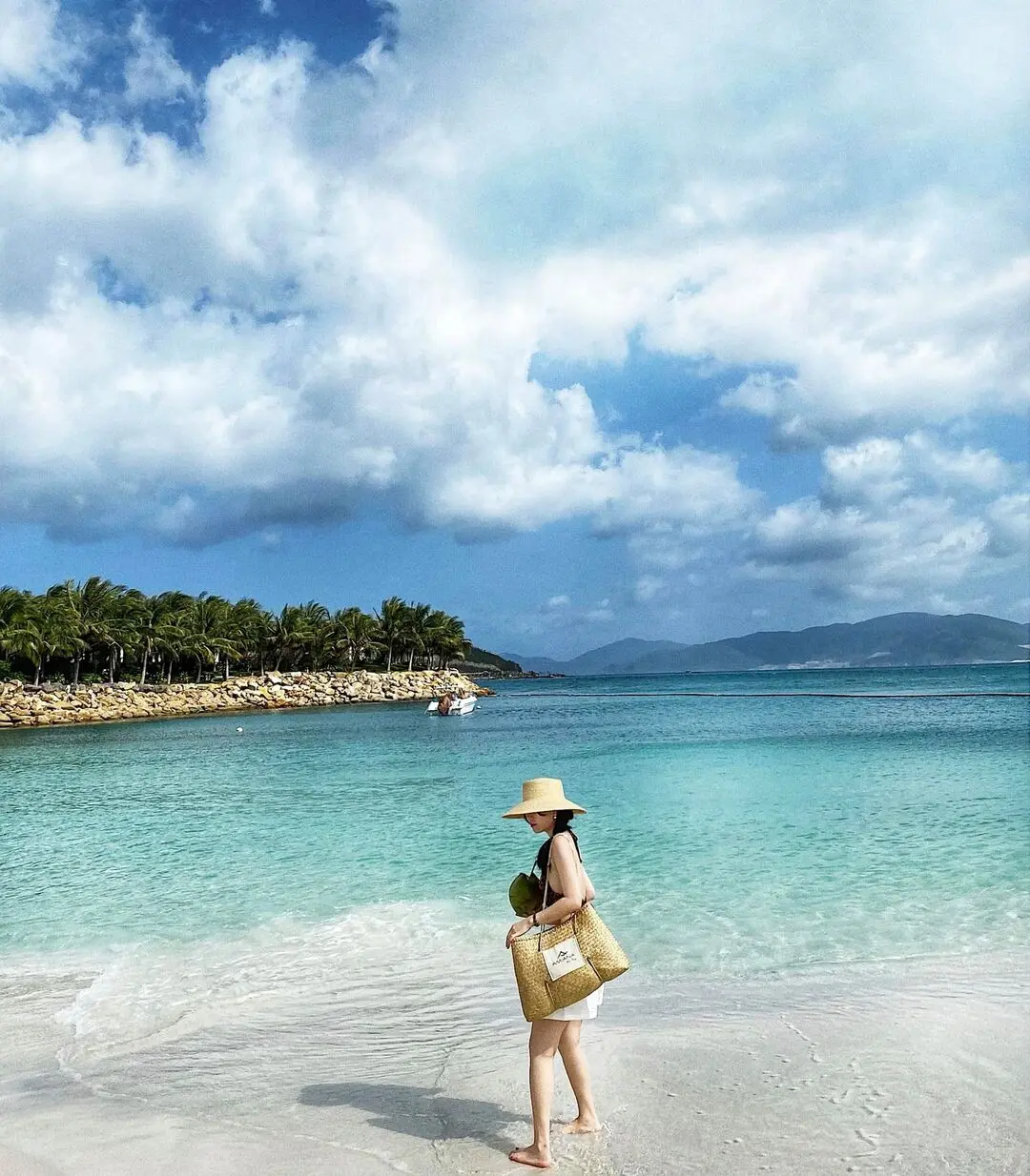 Check-in Nha Trang tựa thi&ecirc;n đường Maldives trong bộ ảnh t&igrave;nh bể b&igrave;nh của cặp đ&ocirc;i 9X 12