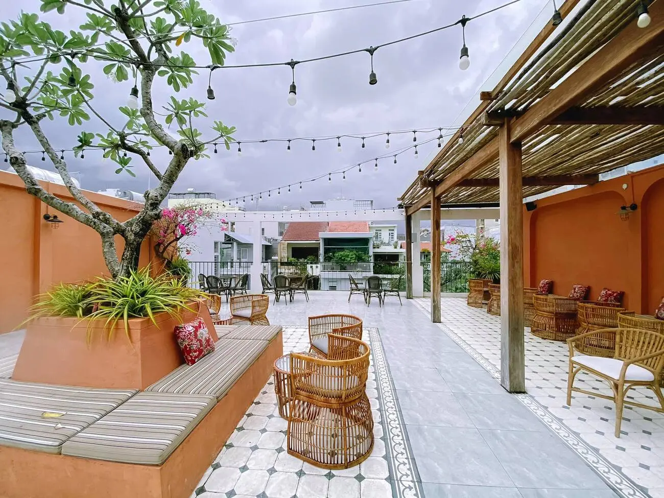 Cùng theo chân blogger Cường Khỉ đến thưởng thức bữa ăn tại The First Bistro Nha Trang 9
