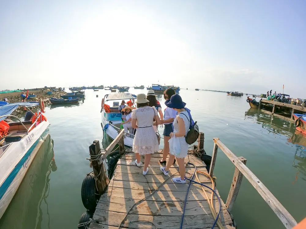 Đến đảo Điệp Sơn Nha Trang để kh&aacute;m ph&aacute; ngay con đường nổi giữa biển 3