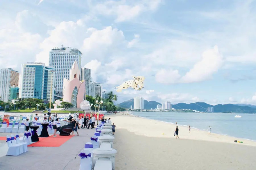 Đến Quảng trường 2 th&aacute;ng 4 quay về tuổi thơ thả diều c&ugrave;ng hội cạ cứng 9