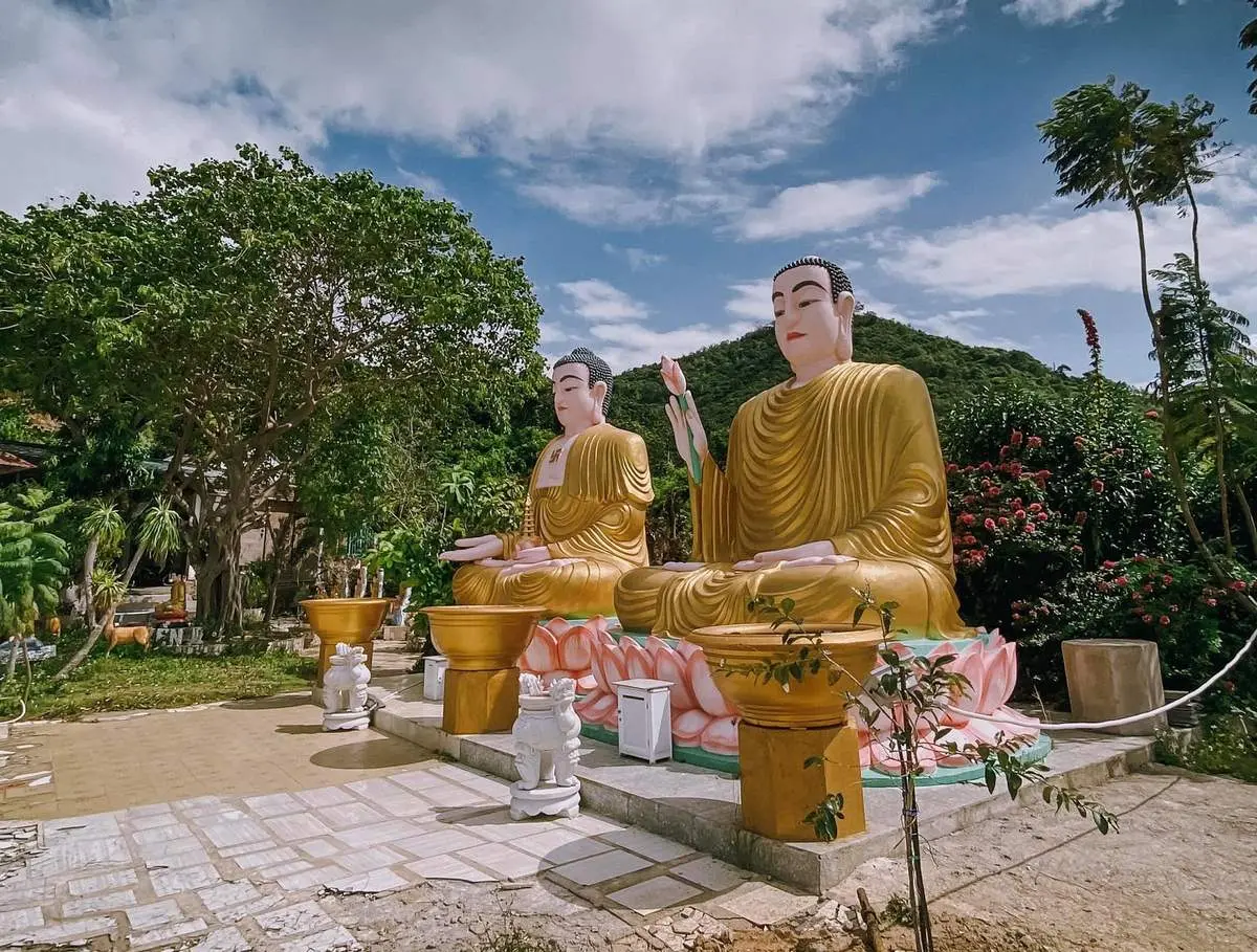 Một ch&uacute;t y&ecirc;n b&igrave;nh cho ng&agrave;y đầu năm c&ugrave;ng Cường Quốc Phạm tại Ch&ugrave;a Ba Đảo Nha Trang 3