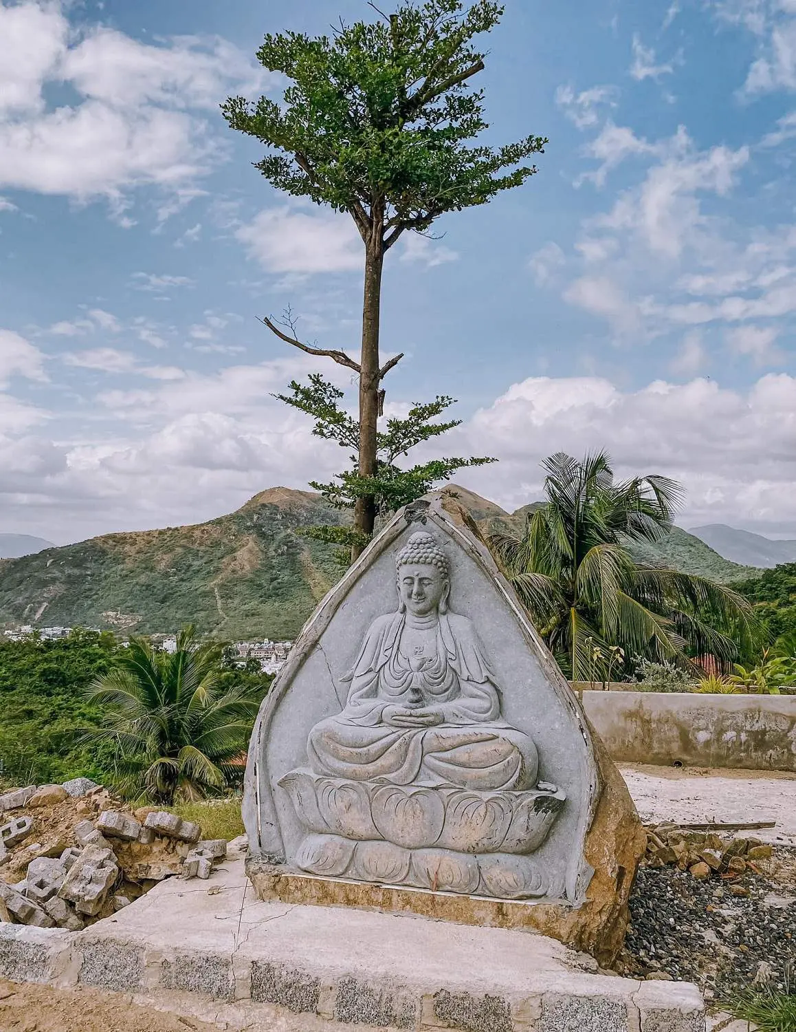 Một ch&uacute;t y&ecirc;n b&igrave;nh cho ng&agrave;y đầu năm c&ugrave;ng Cường Quốc Phạm tại Ch&ugrave;a Ba Đảo Nha Trang 19
