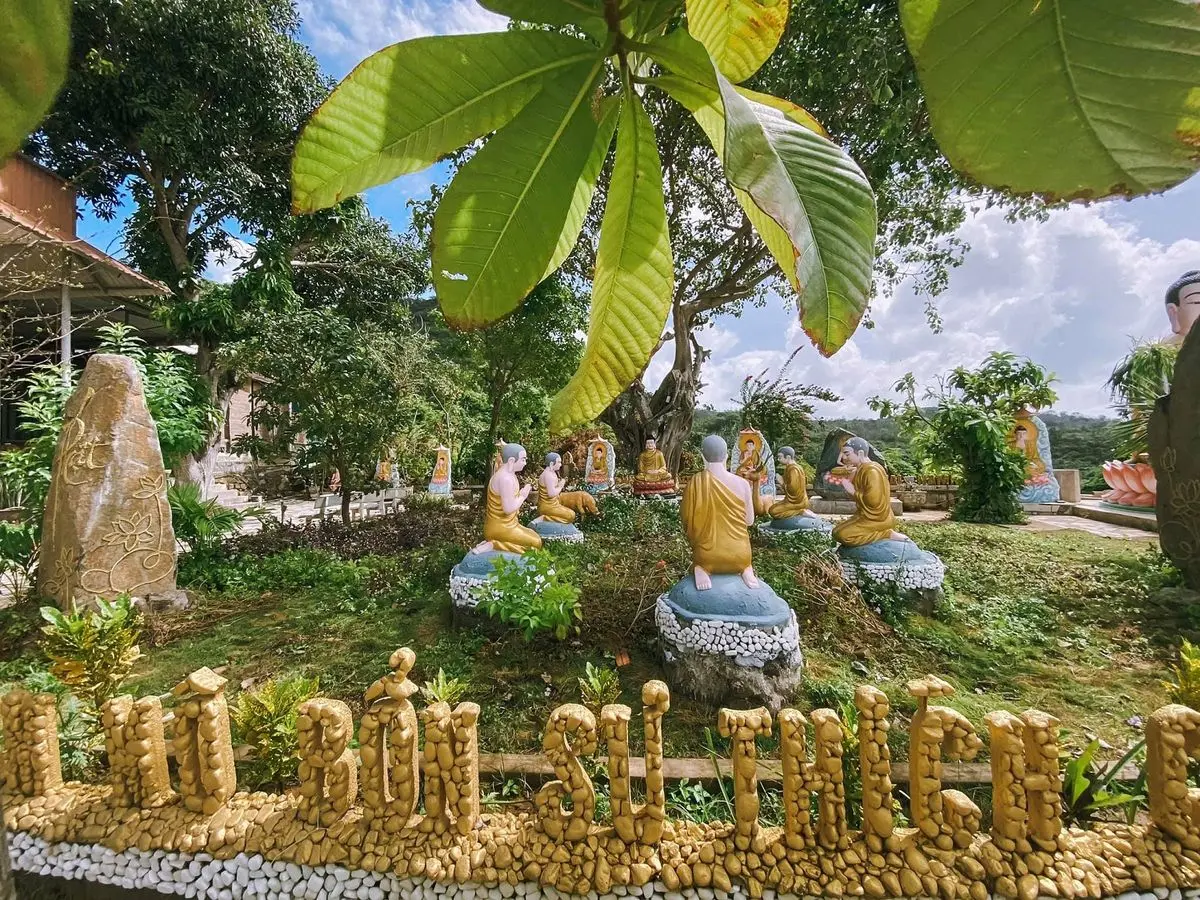 Một ch&uacute;t y&ecirc;n b&igrave;nh cho ng&agrave;y đầu năm c&ugrave;ng Cường Quốc Phạm tại Ch&ugrave;a Ba Đảo Nha Trang 13