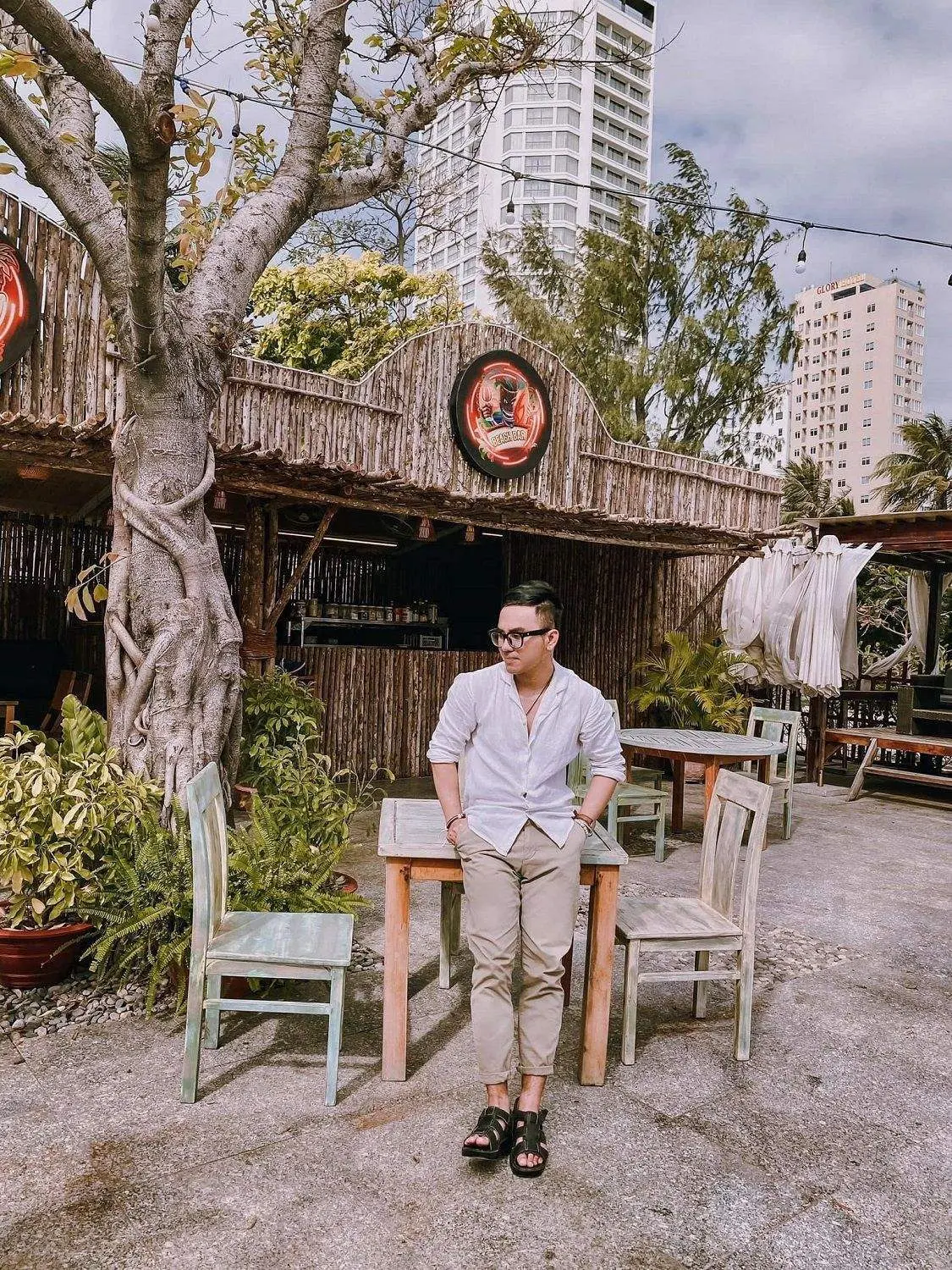 Nơi &ldquo;ẩn trốn&rdquo; tuyệt vời tựa chốn Hawaii của Cường Quốc Phạm tại Coffee Crazy Fish Nha Trang 2