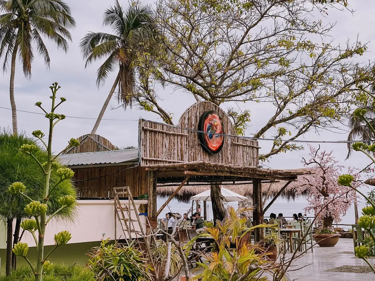 Nơi &ldquo;ẩn trốn&rdquo; tuyệt vời tựa chốn Hawaii của Cường Quốc Phạm tại Coffee Crazy Fish Nha Trang 11