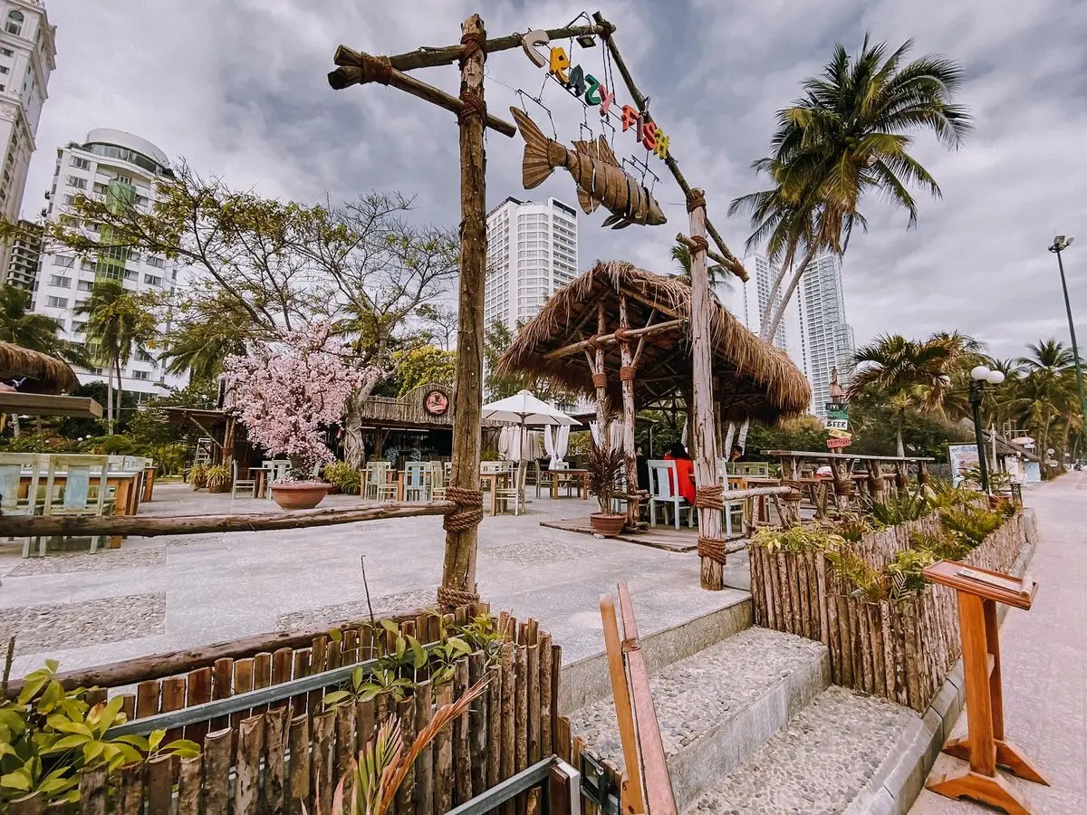 Nơi &ldquo;ẩn trốn&rdquo; tuyệt vời tựa chốn Hawaii của Cường Quốc Phạm tại Coffee Crazy Fish Nha Trang 3