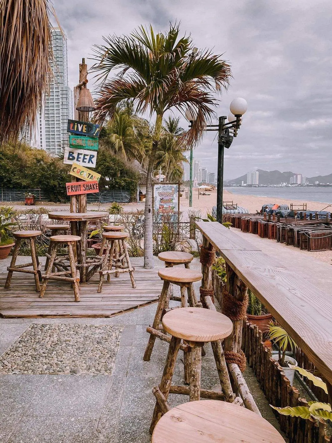 Nơi &ldquo;ẩn trốn&rdquo; tuyệt vời tựa chốn Hawaii của Cường Quốc Phạm tại Coffee Crazy Fish Nha Trang 20