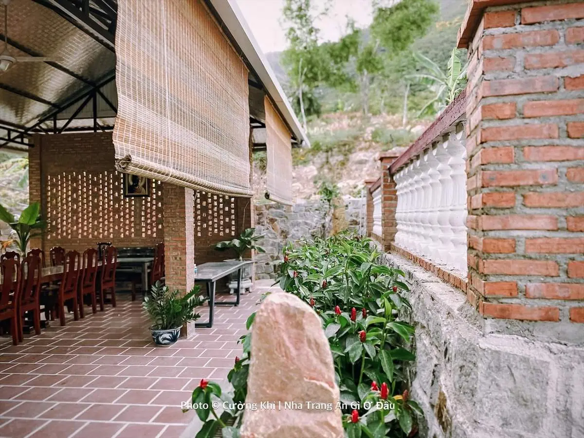Thanh tịnh một khoảng trời b&igrave;nh y&ecirc;n tại Ch&ugrave;a Ph&aacute;p Sơn Nha Trang c&ugrave;ng Cường Quốc Phạm 14