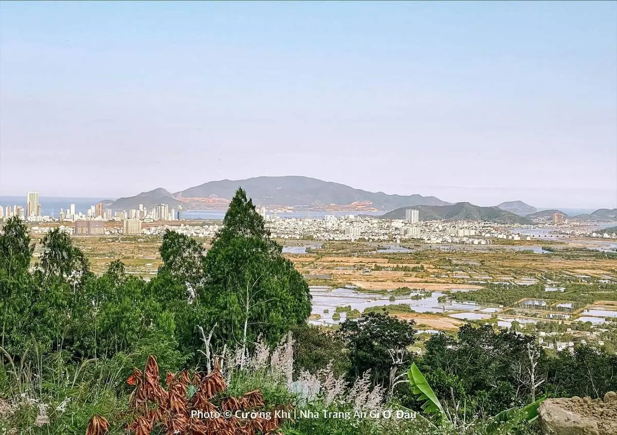 Thanh tịnh một khoảng trời b&igrave;nh y&ecirc;n tại Ch&ugrave;a Ph&aacute;p Sơn Nha Trang c&ugrave;ng Cường Quốc Phạm 16