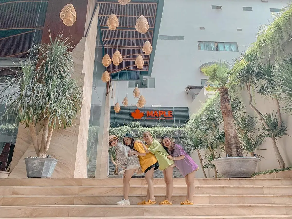 Thanh xu&acirc;n rực rỡ c&ugrave;ng hội chị em bựa lầy check-in 1001 kiểu tại Nha Trang 9