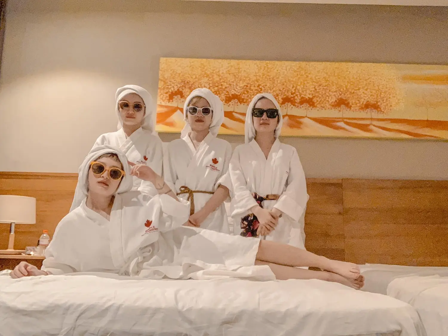 Thanh xu&acirc;n rực rỡ c&ugrave;ng hội chị em bựa lầy check-in 1001 kiểu tại Nha Trang 4