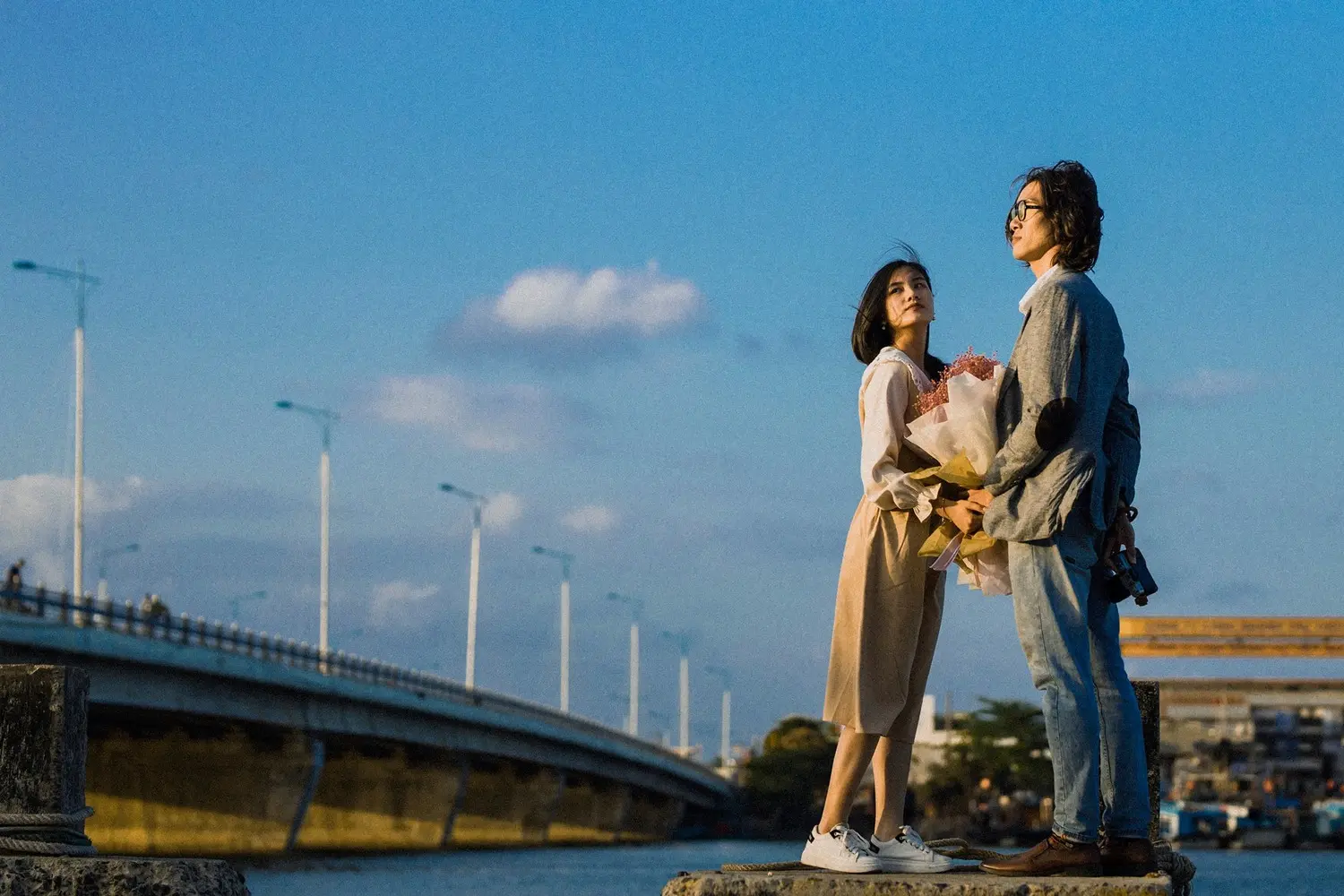 T&igrave;m ph&uacute;t b&igrave;nh y&ecirc;n, l&atilde;ng mạn qua ống k&iacute;nh anh ch&agrave;ng Kỳ Sang tại cầu B&igrave;nh T&acirc;n Nha Trang 2