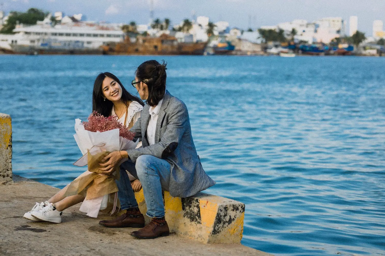 T&igrave;m ph&uacute;t b&igrave;nh y&ecirc;n, l&atilde;ng mạn qua ống k&iacute;nh anh ch&agrave;ng Kỳ Sang tại cầu B&igrave;nh T&acirc;n Nha Trang 5