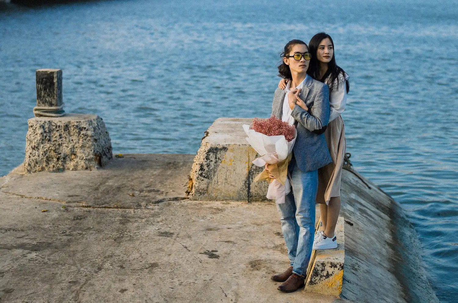 T&igrave;m ph&uacute;t b&igrave;nh y&ecirc;n, l&atilde;ng mạn qua ống k&iacute;nh anh ch&agrave;ng Kỳ Sang tại cầu B&igrave;nh T&acirc;n Nha Trang 8