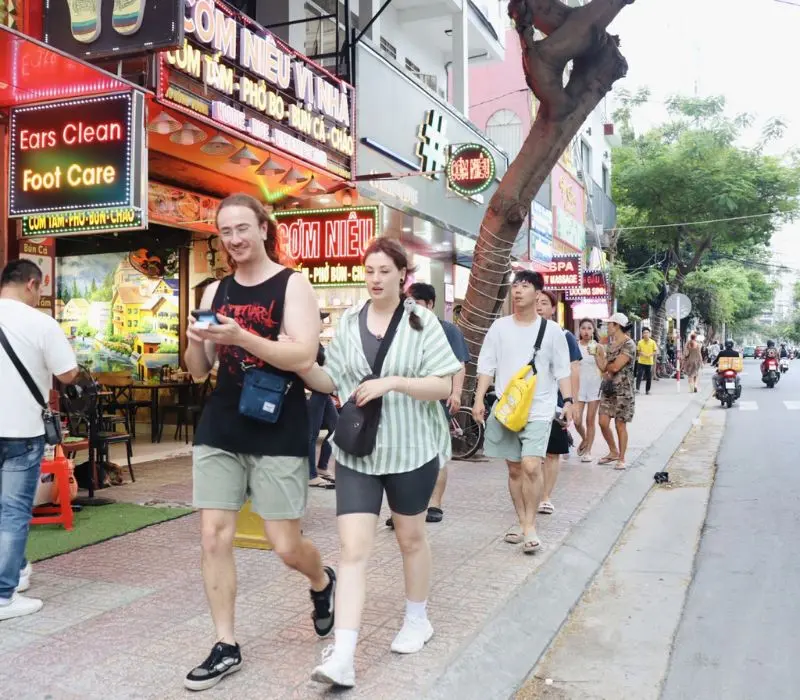 Phố Tây Nha Trang: Nhịp sống ngoại quốc giữa lòng phố biển