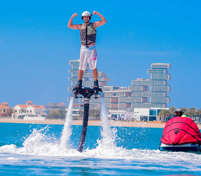Trải nghiệm Flyboard, trò chơi mạo hiểm hot nhất trên biển Nha Trang