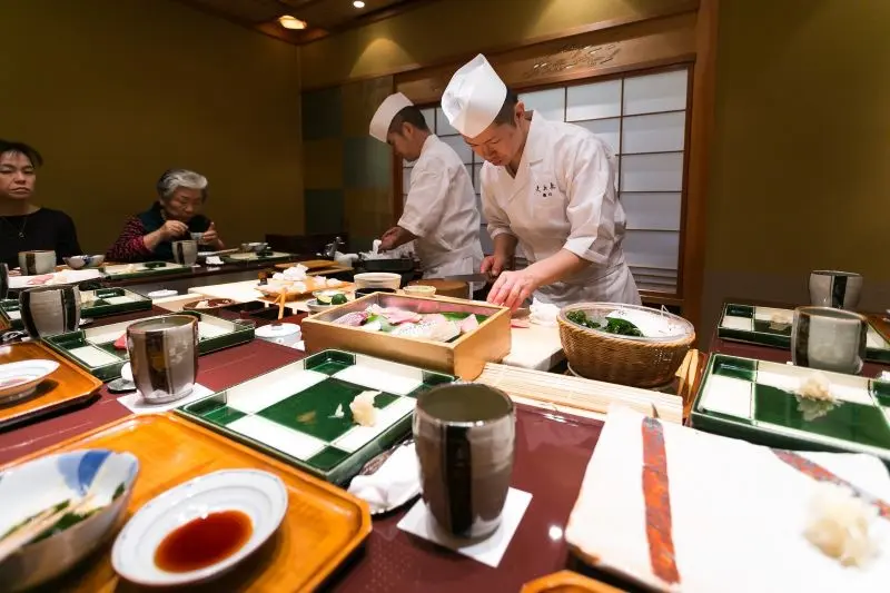 11 điểm b&aacute;n sushi hấp dẫn bạn kh&ocirc;ng n&ecirc;n bỏ qua khi đến Nhật 10