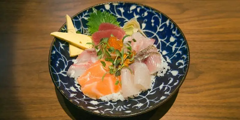 Chirashizushi: M&oacute;n ăn đầy m&agrave;u sắc v&agrave;o m&ugrave;a xu&acirc;n Nhật Bản 4