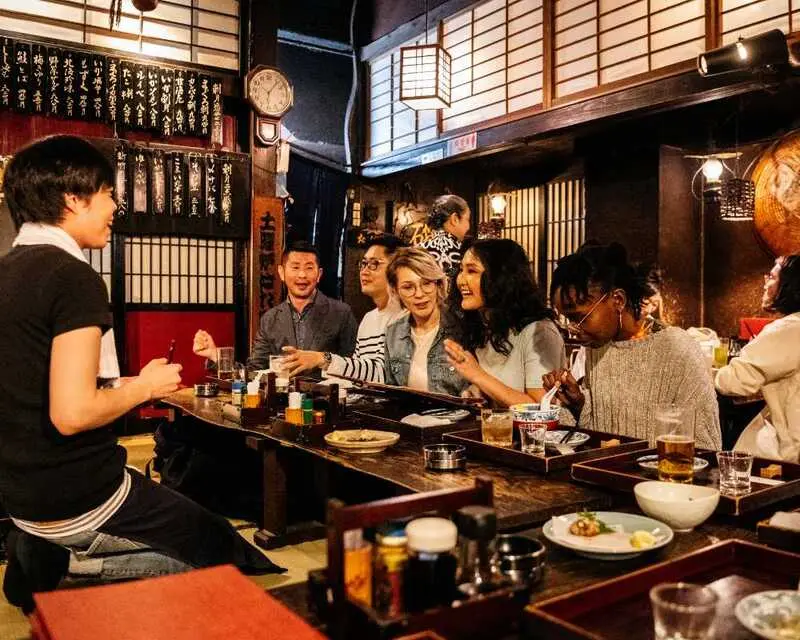 Izakaya: N&eacute;t văn h&oacute;a ẩm thực b&ecirc;n b&agrave;n nhậu độc đ&aacute;o tại Nhật Bản 5