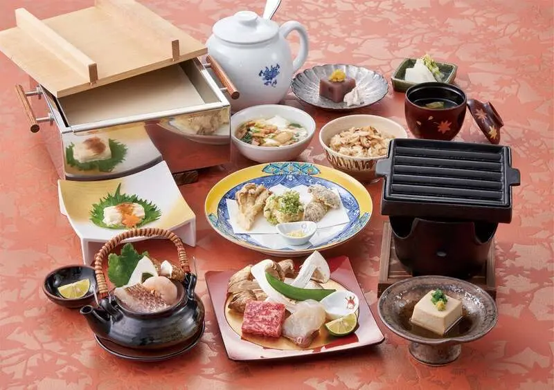 Kaiseki: Phong c&aacute;ch ẩm thực Nhật tinh tế theo m&ugrave;a 9