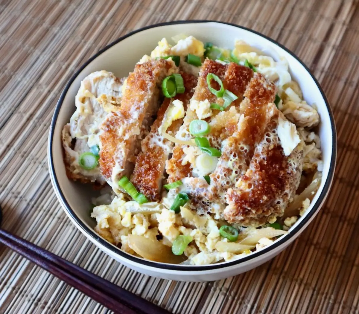 Katsudon: M&oacute;n cơm thịt cốt lết trứng trứ danh của Nhật Bản 5