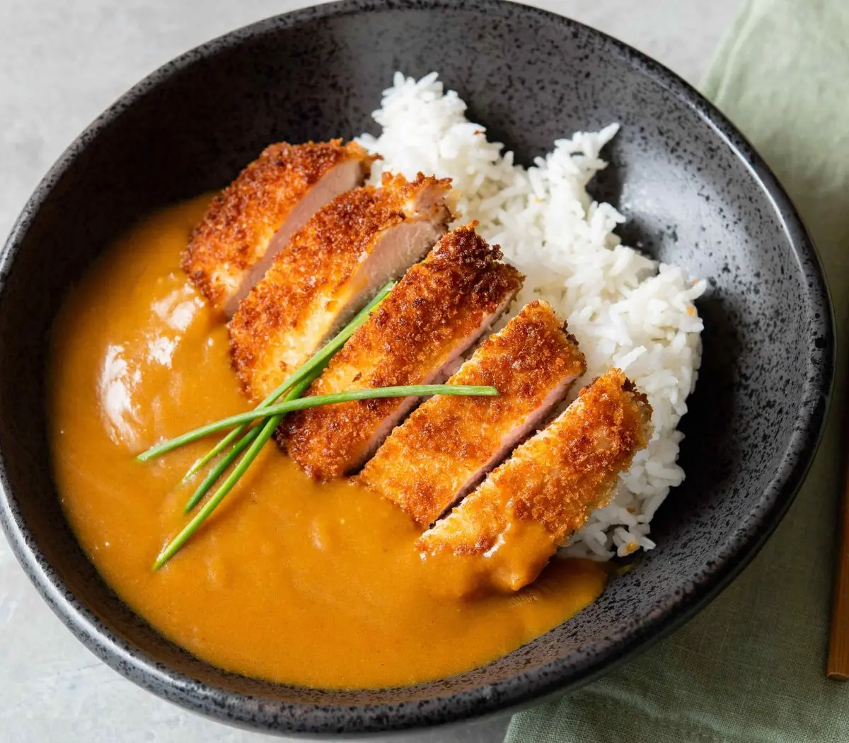Katsudon: M&oacute;n cơm thịt cốt lết trứng trứ danh của Nhật Bản 8