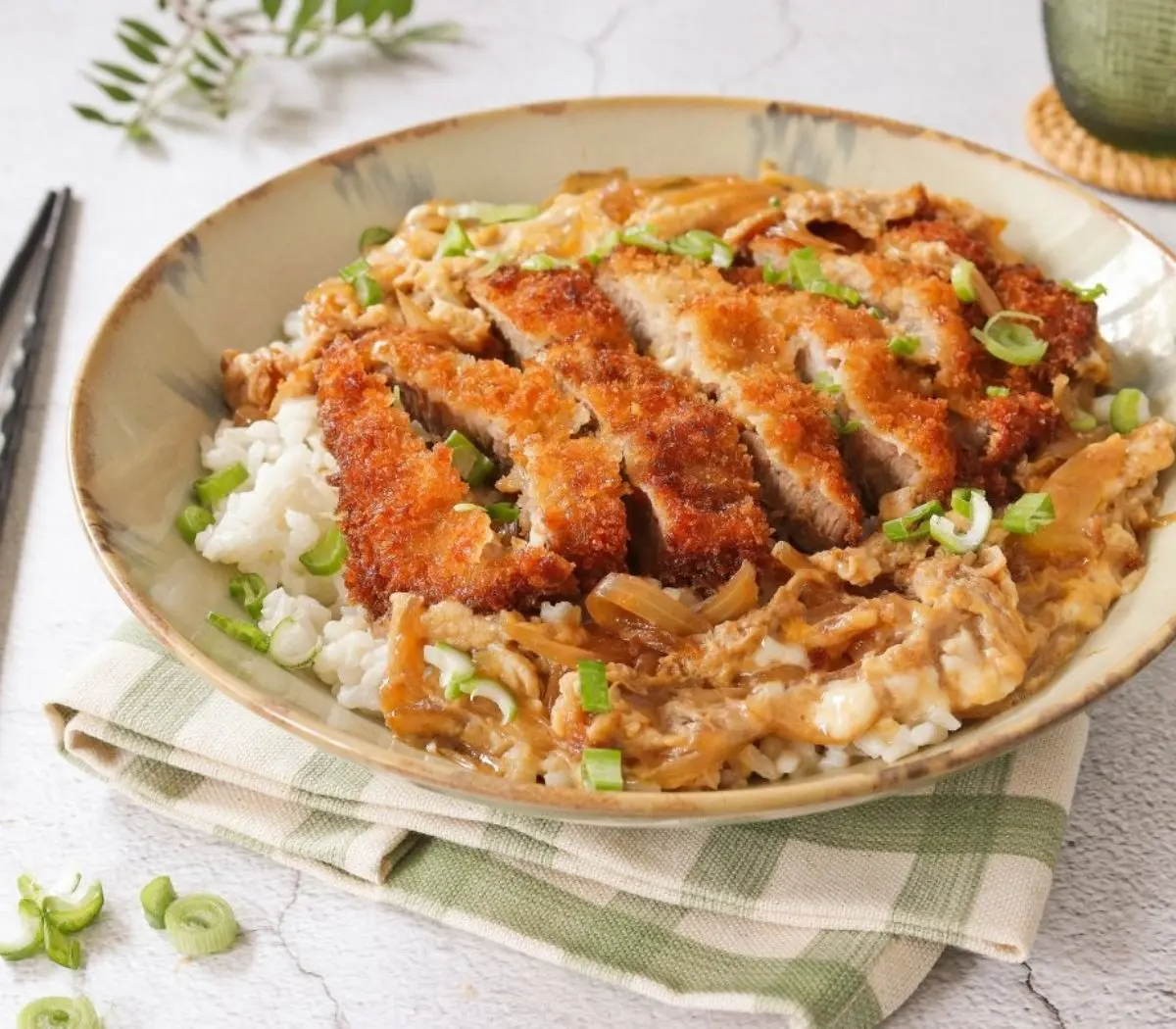 Katsudon: M&oacute;n cơm thịt cốt lết trứng trứ danh của Nhật Bản 3