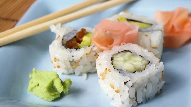 Maki sushi: Hương vị h&agrave;i h&ograve;a trong từng cuộn nhỏ 9
